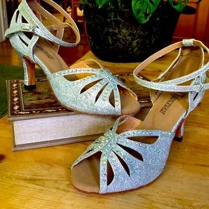 TT DANCEWEAR Art Deco 3” dance heels. Silver glitter/rhinestones. Size 8m NWT